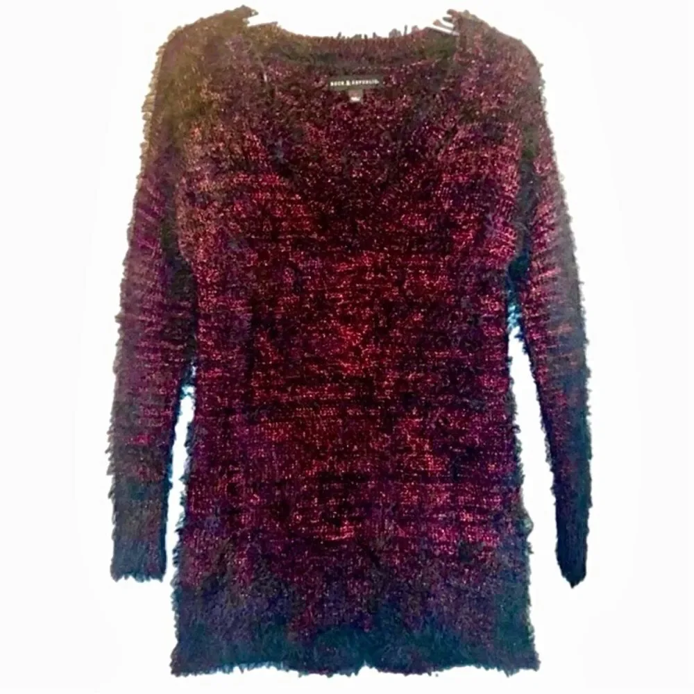 Rock and Republic Textured Metallic V Neck Sweater in Black/Burgundy Women’s M